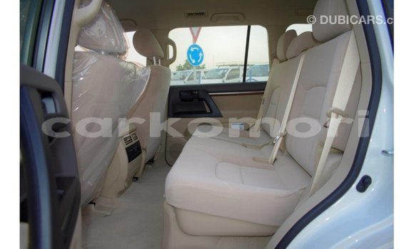 Acheter Import Voiture Toyota Land Cruiser Blanc à Import - Dubai, Grande Comore Acheter Import Voiture Toyota Land Cruiser Blanc à Import - Dubai, Grande Comore
