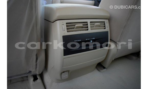 Acheter Import Voiture Toyota Land Cruiser Blanc à Import - Dubai, Grande Comore Acheter Import Voiture Toyota Land Cruiser Blanc à Import - Dubai, Grande Comore