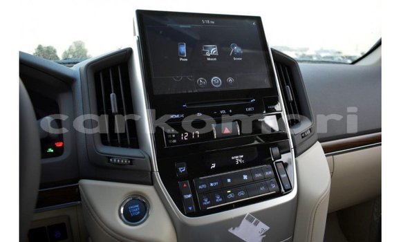 Acheter Import Voiture Toyota Land Cruiser Blanc à Import - Dubai, Grande Comore Acheter Import Voiture Toyota Land Cruiser Blanc à Import - Dubai, Grande Comore