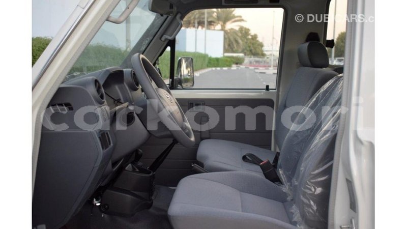 Big with watermark toyota land cruiser grande comore import dubai 1895