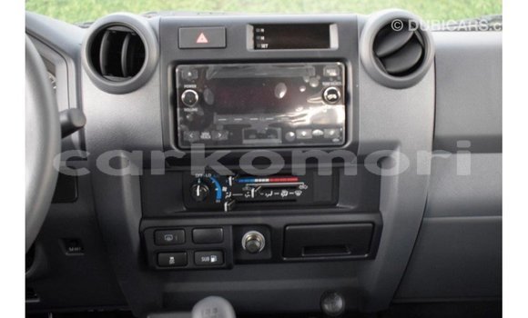 Acheter Import Voiture Toyota Land Cruiser Blanc à Import - Dubai, Grande Comore Acheter Import Voiture Toyota Land Cruiser Blanc à Import - Dubai, Grande Comore