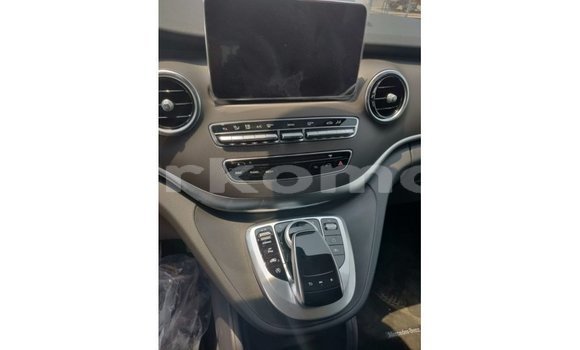 Buy Import Mercedes-Benz 250 Black Car in Import - Dubai in Great Comore Buy Import Mercedes-Benz 250 Black Car in Import - Dubai in Great Comore