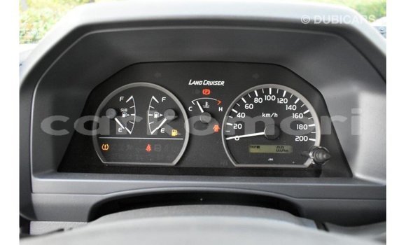 Acheter Import Voiture Toyota Land Cruiser Blanc à Import - Dubai, Grande Comore Acheter Import Voiture Toyota Land Cruiser Blanc à Import - Dubai, Grande Comore