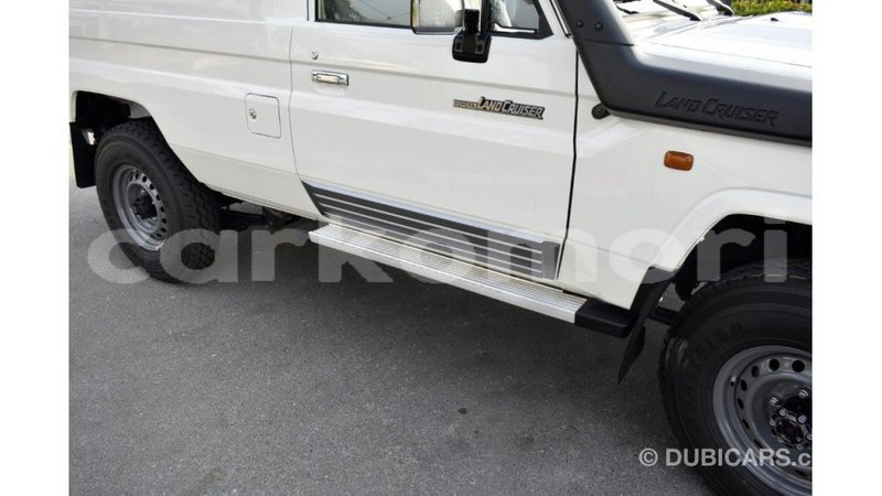 Big with watermark toyota land cruiser grande comore import dubai 1910