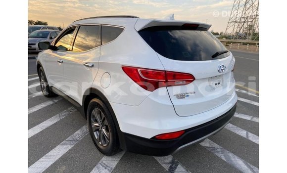 Acheter Import Voiture Hyundai Santa Fe Blanc à Import - Dubai, Grande Comore Acheter Import Voiture Hyundai Santa Fe Blanc à Import - Dubai, Grande Comore
