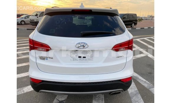 Acheter Import Voiture Hyundai Santa Fe Blanc à Import - Dubai, Grande Comore Acheter Import Voiture Hyundai Santa Fe Blanc à Import - Dubai, Grande Comore