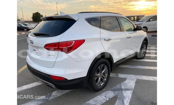 Acheter Import Voiture Hyundai Santa Fe Blanc à Import - Dubai, Grande Comore Acheter Import Voiture Hyundai Santa Fe Blanc à Import - Dubai, Grande Comore