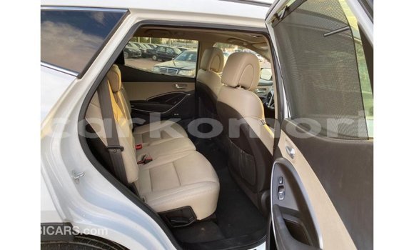 Acheter Import Voiture Hyundai Santa Fe Blanc à Import - Dubai, Grande Comore Acheter Import Voiture Hyundai Santa Fe Blanc à Import - Dubai, Grande Comore