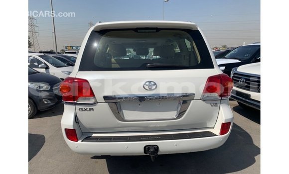 Acheter Import Voiture Toyota Land Cruiser Blanc à Import - Dubai, Grande Comore Acheter Import Voiture Toyota Land Cruiser Blanc à Import - Dubai, Grande Comore