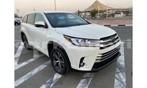 Acheter Import Voiture Toyota Highlander Blanc à Import - Dubai, Grande Comore Acheter Import Voiture Toyota Highlander Blanc à Import - Dubai, Grande Comore