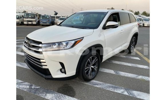 Acheter Import Voiture Toyota Highlander Blanc à Import - Dubai, Grande Comore Acheter Import Voiture Toyota Highlander Blanc à Import - Dubai, Grande Comore