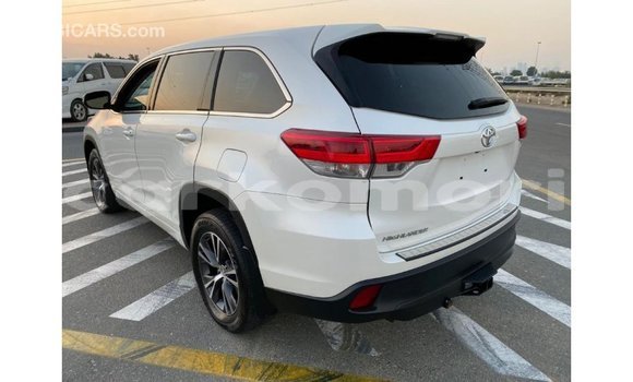 Acheter Import Voiture Toyota Highlander Blanc à Import - Dubai, Grande Comore Acheter Import Voiture Toyota Highlander Blanc à Import - Dubai, Grande Comore