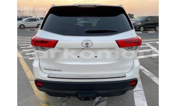 Acheter Import Voiture Toyota Highlander Blanc à Import - Dubai, Grande Comore Acheter Import Voiture Toyota Highlander Blanc à Import - Dubai, Grande Comore