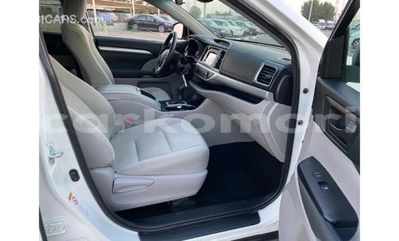 Acheter Import Voiture Toyota Highlander Blanc à Import - Dubai, Grande Comore Acheter Import Voiture Toyota Highlander Blanc à Import - Dubai, Grande Comore
