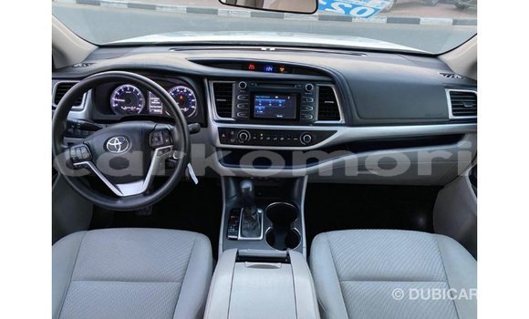 Acheter Import Voiture Toyota Highlander Blanc à Import - Dubai, Grande Comore Acheter Import Voiture Toyota Highlander Blanc à Import - Dubai, Grande Comore