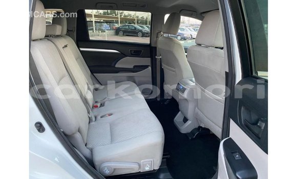 Acheter Import Voiture Toyota Highlander Blanc à Import - Dubai, Grande Comore Acheter Import Voiture Toyota Highlander Blanc à Import - Dubai, Grande Comore