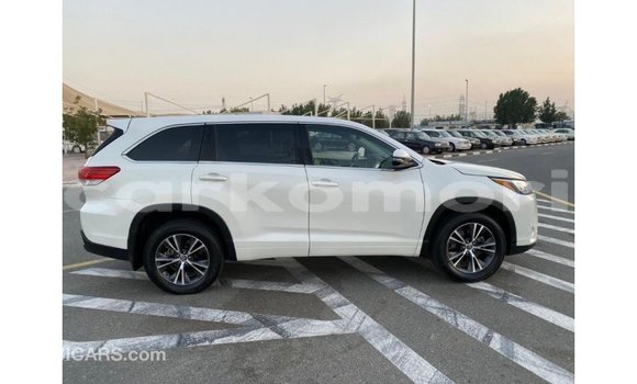 Acheter Import Voiture Toyota Highlander Blanc à Import - Dubai, Grande Comore Acheter Import Voiture Toyota Highlander Blanc à Import - Dubai, Grande Comore