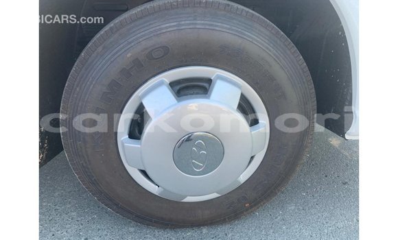 Buy Import Hyundai Accent White Car in Import - Dubai in Great Comore Buy Import Hyundai Accent White Car in Import - Dubai in Great Comore