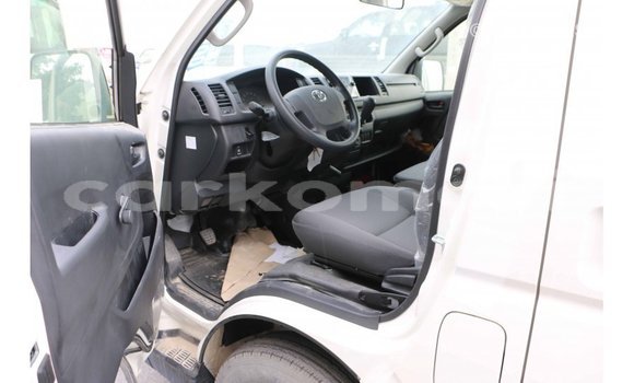 Buy Import Toyota Hiace White Car in Import - Dubai in Great Comore Buy Import Toyota Hiace White Car in Import - Dubai in Great Comore