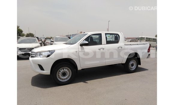 Acheter Import Voiture Toyota Hilux Blanc à Import - Dubai, Grande Comore Acheter Import Voiture Toyota Hilux Blanc à Import - Dubai, Grande Comore