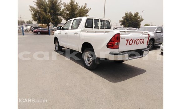 Acheter Import Voiture Toyota Hilux Blanc à Import - Dubai, Grande Comore Acheter Import Voiture Toyota Hilux Blanc à Import - Dubai, Grande Comore