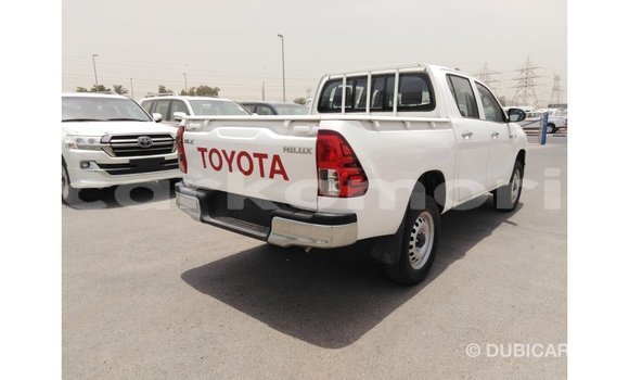 Acheter Import Voiture Toyota Hilux Blanc à Import - Dubai, Grande Comore Acheter Import Voiture Toyota Hilux Blanc à Import - Dubai, Grande Comore