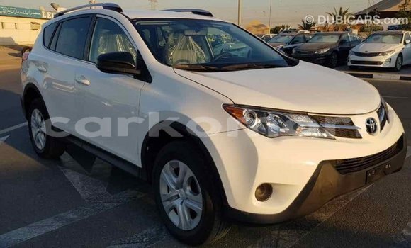 Acheter Import Voiture Toyota RAV4 Blanc à Import - Dubai, Grande Comore Acheter Import Voiture Toyota RAV4 Blanc à Import - Dubai, Grande Comore