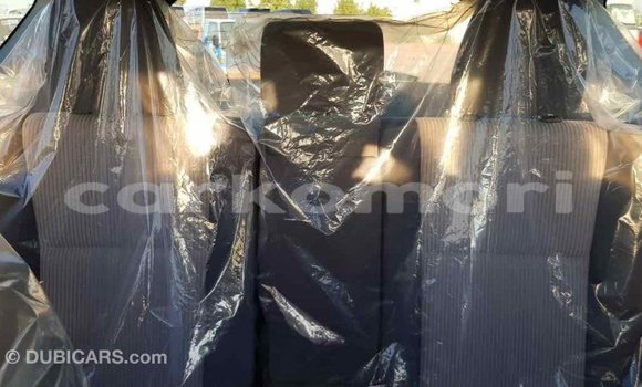 Acheter Import Voiture Toyota RAV4 Blanc à Import - Dubai, Grande Comore Acheter Import Voiture Toyota RAV4 Blanc à Import - Dubai, Grande Comore