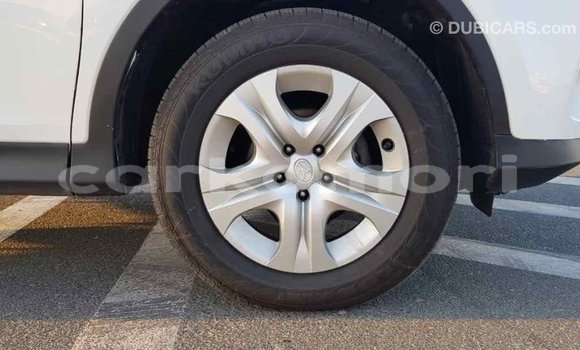 Acheter Import Voiture Toyota RAV4 Blanc à Import - Dubai, Grande Comore Acheter Import Voiture Toyota RAV4 Blanc à Import - Dubai, Grande Comore
