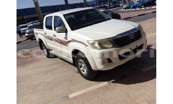 Acheter Import Voiture Toyota Hilux Blanc à Import - Dubai, Grande Comore Acheter Import Voiture Toyota Hilux Blanc à Import - Dubai, Grande Comore