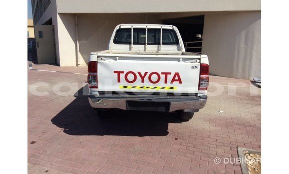 Acheter Import Voiture Toyota Hilux Blanc à Import - Dubai, Grande Comore Acheter Import Voiture Toyota Hilux Blanc à Import - Dubai, Grande Comore