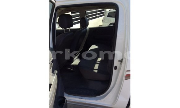 Acheter Import Voiture Toyota Hilux Blanc à Import - Dubai, Grande Comore Acheter Import Voiture Toyota Hilux Blanc à Import - Dubai, Grande Comore