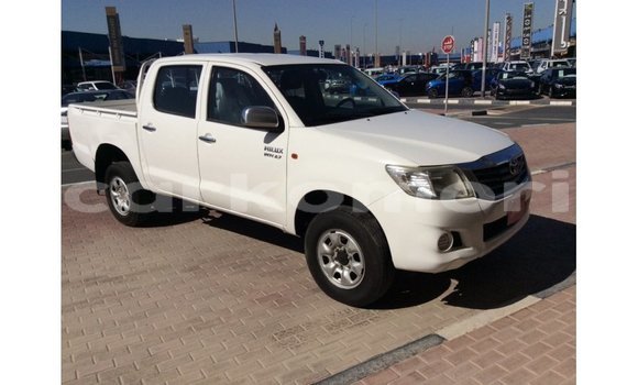 Acheter Import Voiture Toyota Hilux Blanc à Import - Dubai, Grande Comore Acheter Import Voiture Toyota Hilux Blanc à Import - Dubai, Grande Comore