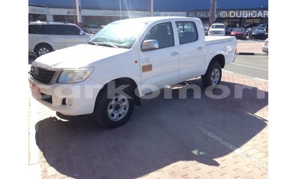 Acheter Import Voiture Toyota Hilux Blanc à Import - Dubai, Grande Comore Acheter Import Voiture Toyota Hilux Blanc à Import - Dubai, Grande Comore