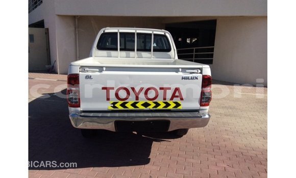 Acheter Import Voiture Toyota Hilux Blanc à Import - Dubai, Grande Comore Acheter Import Voiture Toyota Hilux Blanc à Import - Dubai, Grande Comore