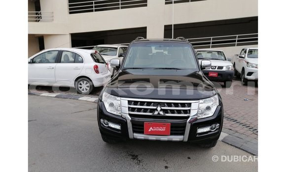 Acheter Import Voiture Mitsubishi Pajero Noir à Import - Dubai, Grande Comore Acheter Import Voiture Mitsubishi Pajero Noir à Import - Dubai, Grande Comore
