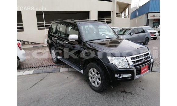 Acheter Import Voiture Mitsubishi Pajero Noir à Import - Dubai, Grande Comore Acheter Import Voiture Mitsubishi Pajero Noir à Import - Dubai, Grande Comore