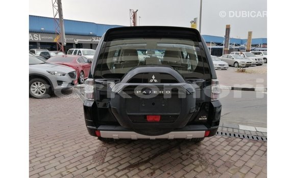 Acheter Import Voiture Mitsubishi Pajero Noir à Import - Dubai, Grande Comore Acheter Import Voiture Mitsubishi Pajero Noir à Import - Dubai, Grande Comore