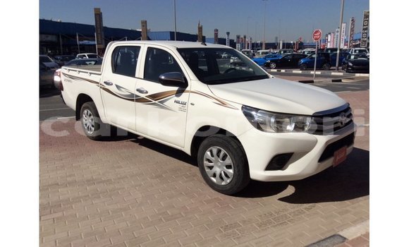 Acheter Import Voiture Toyota Hilux Blanc à Import - Dubai, Grande Comore Acheter Import Voiture Toyota Hilux Blanc à Import - Dubai, Grande Comore