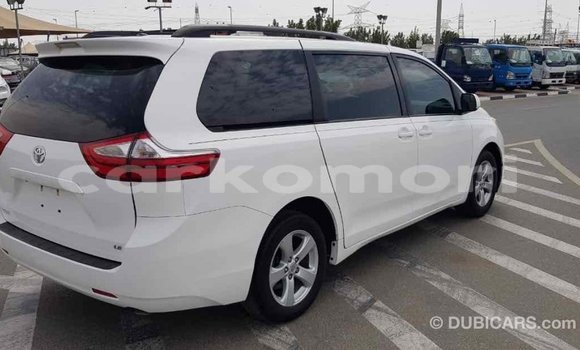 Acheter Import Voiture Toyota Sienna Blanc à Import - Dubai, Grande Comore Acheter Import Voiture Toyota Sienna Blanc à Import - Dubai, Grande Comore