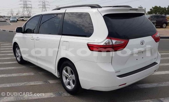 Acheter Import Voiture Toyota Sienna Blanc à Import - Dubai, Grande Comore Acheter Import Voiture Toyota Sienna Blanc à Import - Dubai, Grande Comore