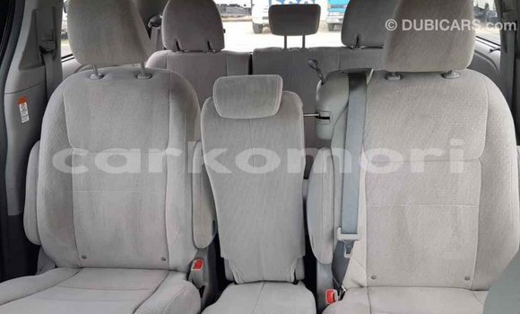 Acheter Import Voiture Toyota Sienna Blanc à Import - Dubai, Grande Comore Acheter Import Voiture Toyota Sienna Blanc à Import - Dubai, Grande Comore