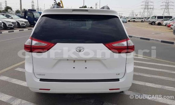 Acheter Import Voiture Toyota Sienna Blanc à Import - Dubai, Grande Comore Acheter Import Voiture Toyota Sienna Blanc à Import - Dubai, Grande Comore