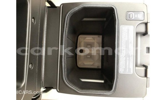 Acheter Import Voiture Toyota Land Cruiser Noir à Import - Dubai, Grande Comore Acheter Import Voiture Toyota Land Cruiser Noir à Import - Dubai, Grande Comore