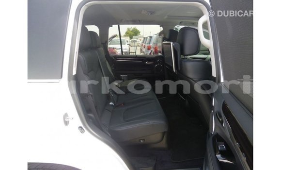 Acheter Import Voiture Lexus LX Blanc à Import - Dubai, Grande Comore Acheter Import Voiture Lexus LX Blanc à Import - Dubai, Grande Comore