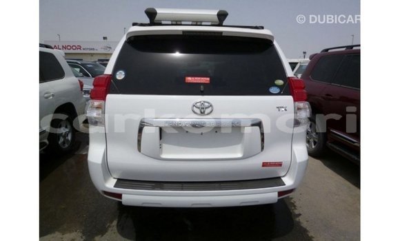 Acheter Import Voiture Toyota Prado Blanc à Import - Dubai, Grande Comore Acheter Import Voiture Toyota Prado Blanc à Import - Dubai, Grande Comore