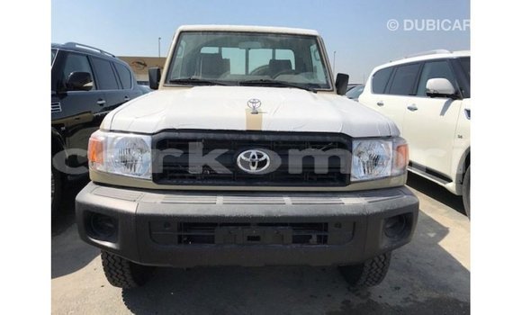 Acheter Import Voiture Toyota Land Cruiser Beige à Import - Dubai, Grande Comore Acheter Import Voiture Toyota Land Cruiser Beige à Import - Dubai, Grande Comore