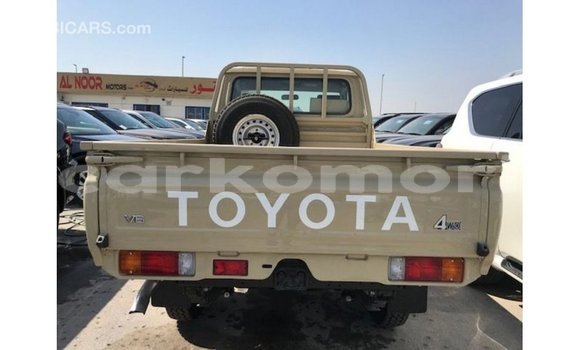 Acheter Import Voiture Toyota Land Cruiser Beige à Import - Dubai, Grande Comore Acheter Import Voiture Toyota Land Cruiser Beige à Import - Dubai, Grande Comore