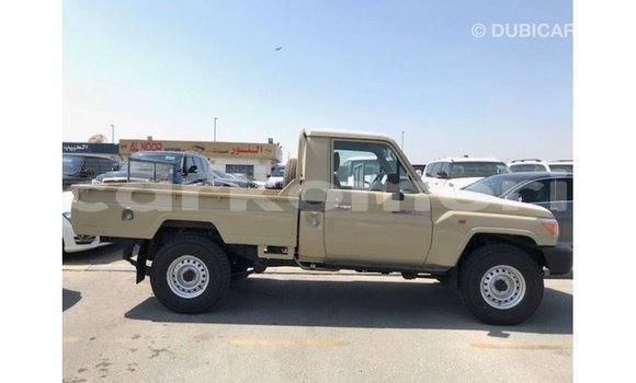 Acheter Import Voiture Toyota Land Cruiser Beige à Import - Dubai, Grande Comore Acheter Import Voiture Toyota Land Cruiser Beige à Import - Dubai, Grande Comore