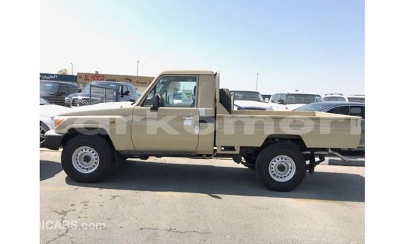 Acheter Import Voiture Toyota Land Cruiser Beige à Import - Dubai, Grande Comore Acheter Import Voiture Toyota Land Cruiser Beige à Import - Dubai, Grande Comore